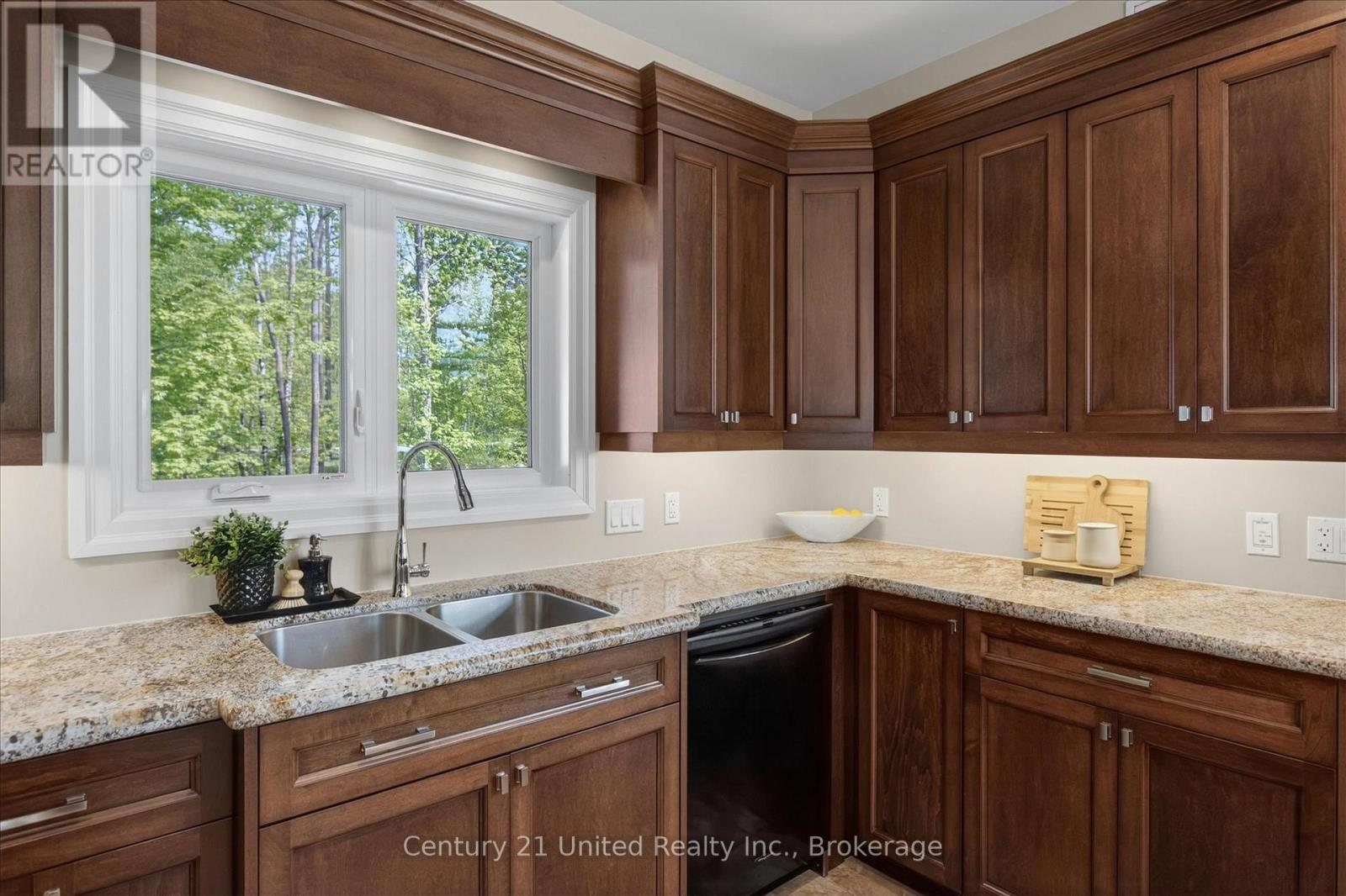 54 MITCHELL CRESCENT - 13