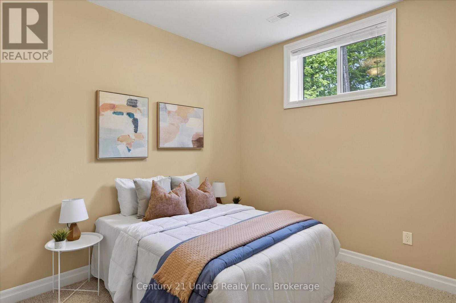 54 MITCHELL CRESCENT - 27