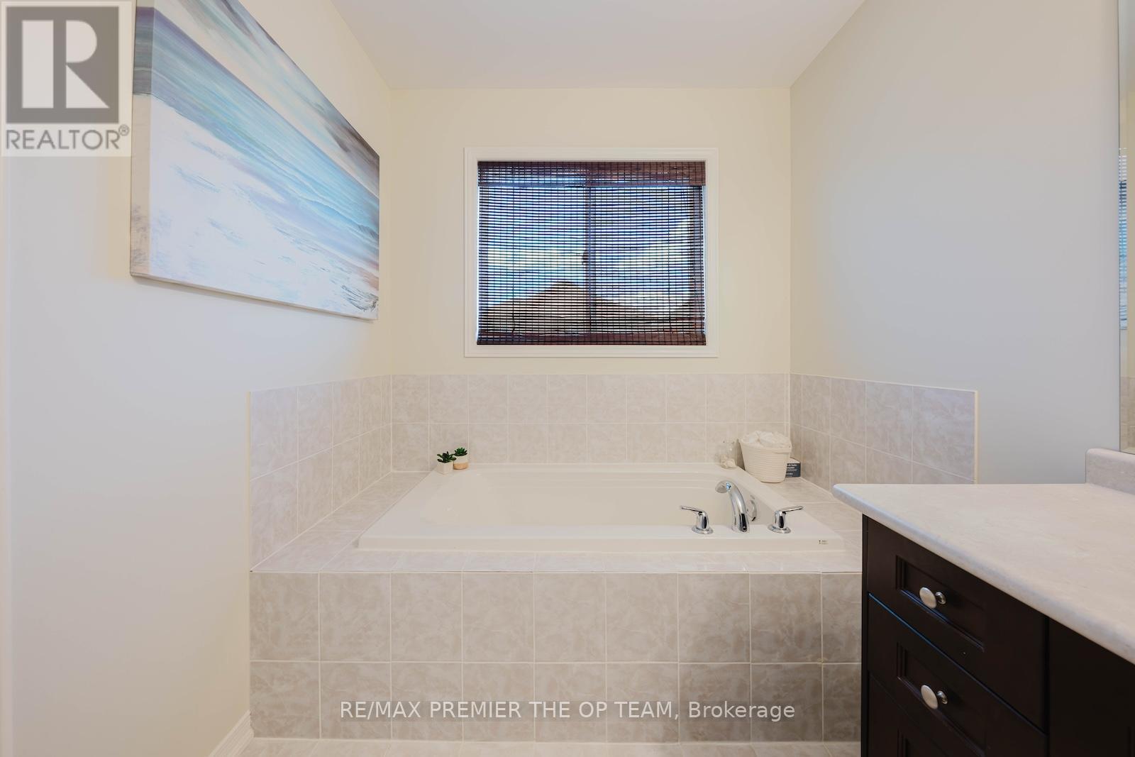 29 MANORDALE CRESCENT - 22