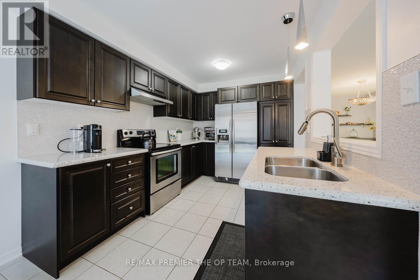 29 MANORDALE CRESCENT - 12