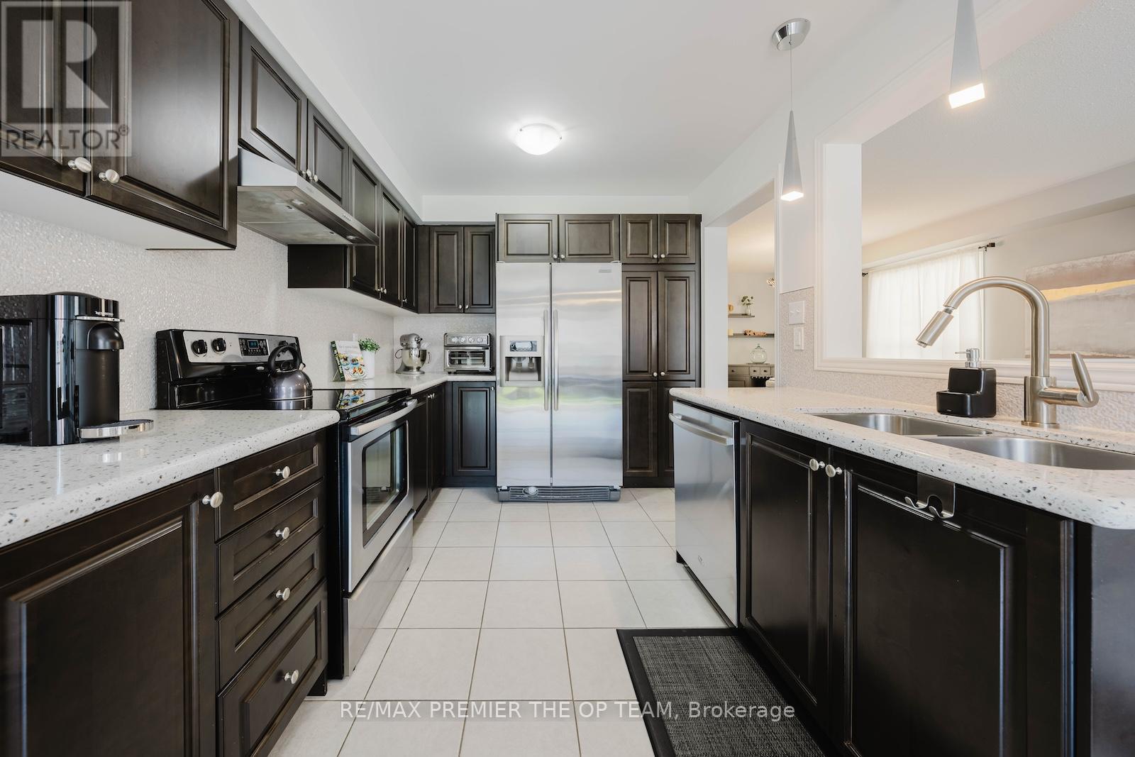 29 MANORDALE CRESCENT - 14