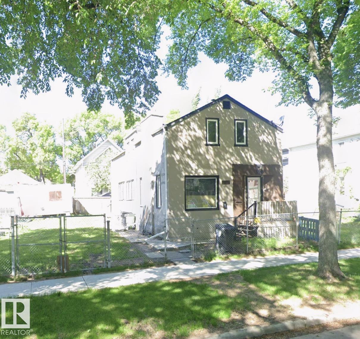 10852 92 ST NW - 1