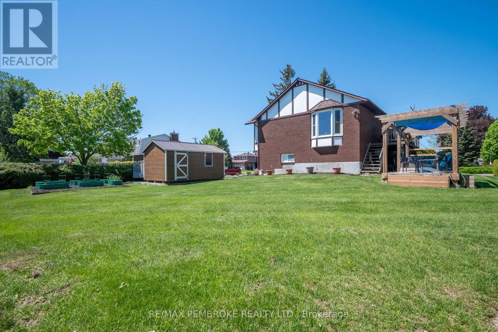 399 CHAMBERLAIN STREET - 10