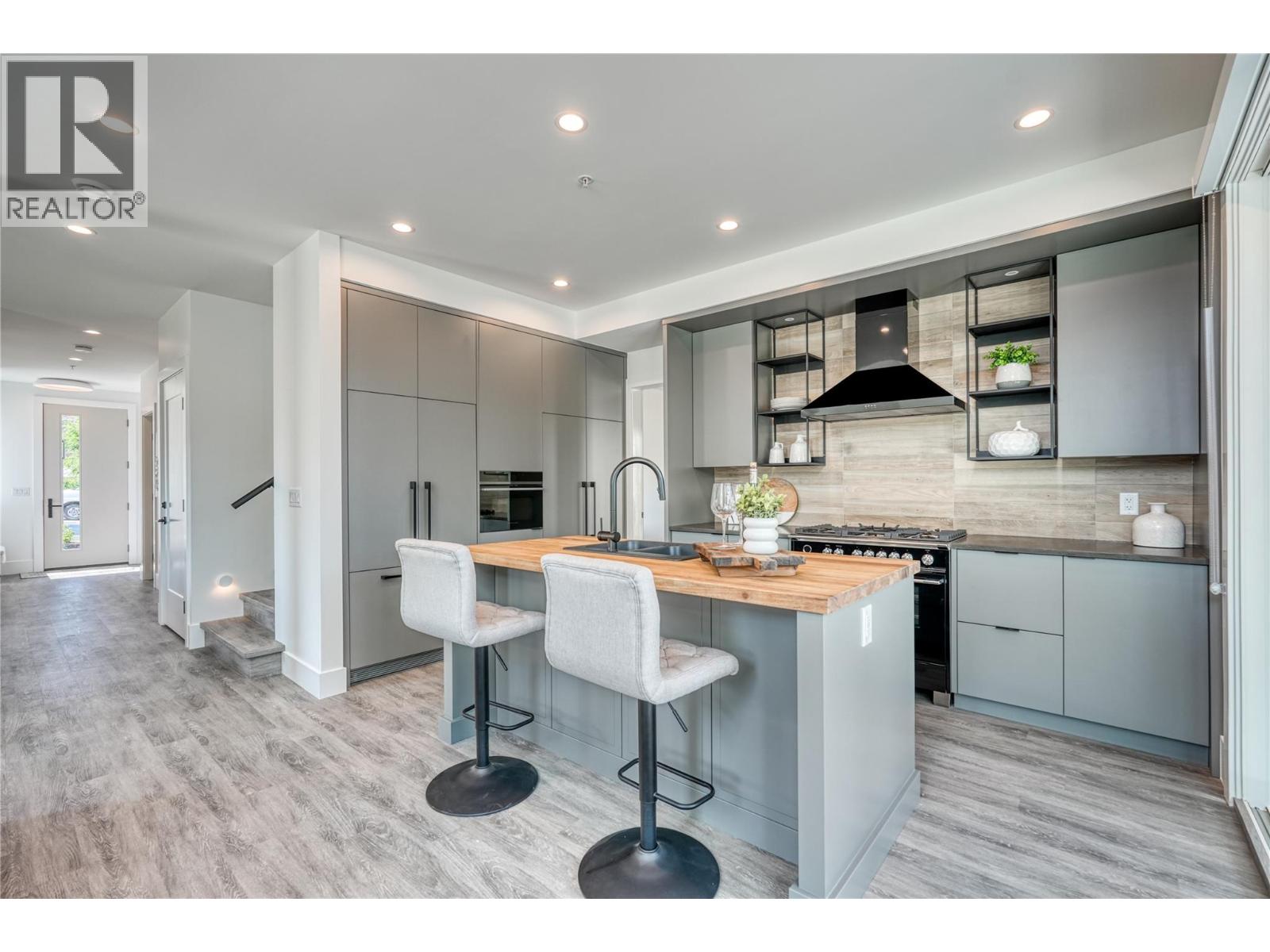 3120 Landry Crescent, Summerland