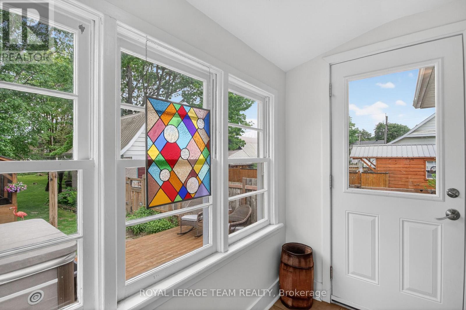 94 STRACHAN STREET - 14
