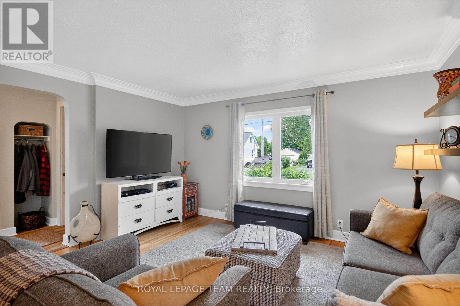 94 STRACHAN STREET - 7