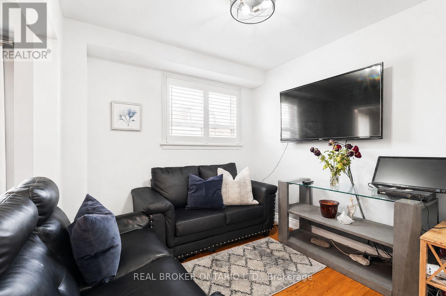 3106 REDBANK CRESCENT - 6