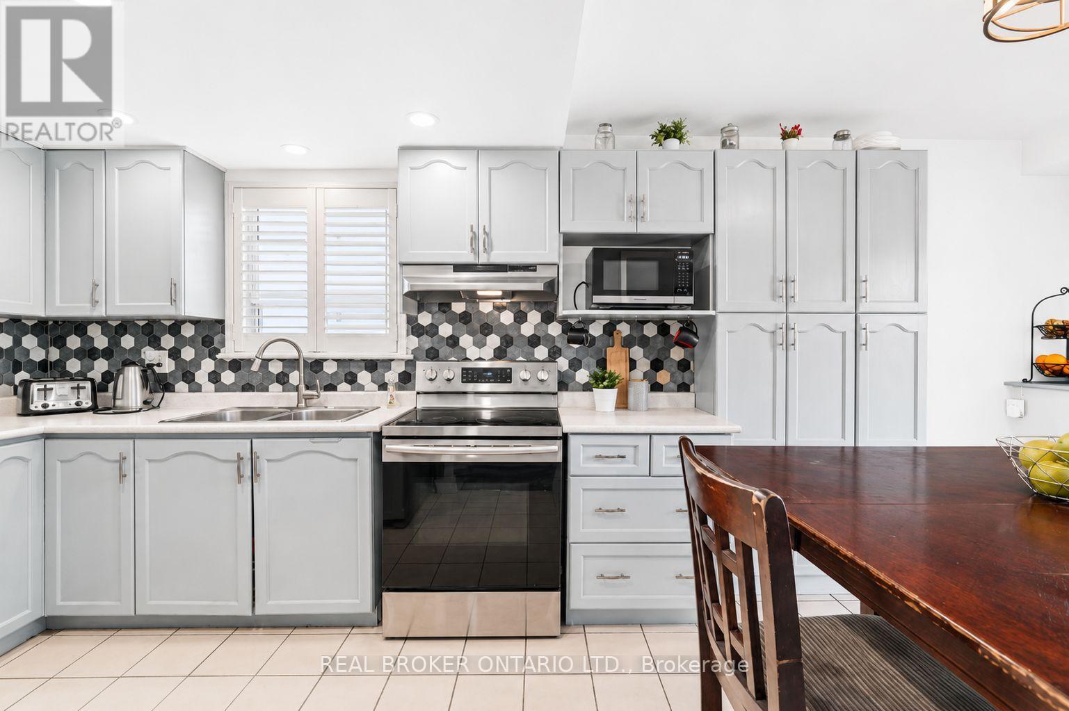 3106 REDBANK CRESCENT - 9
