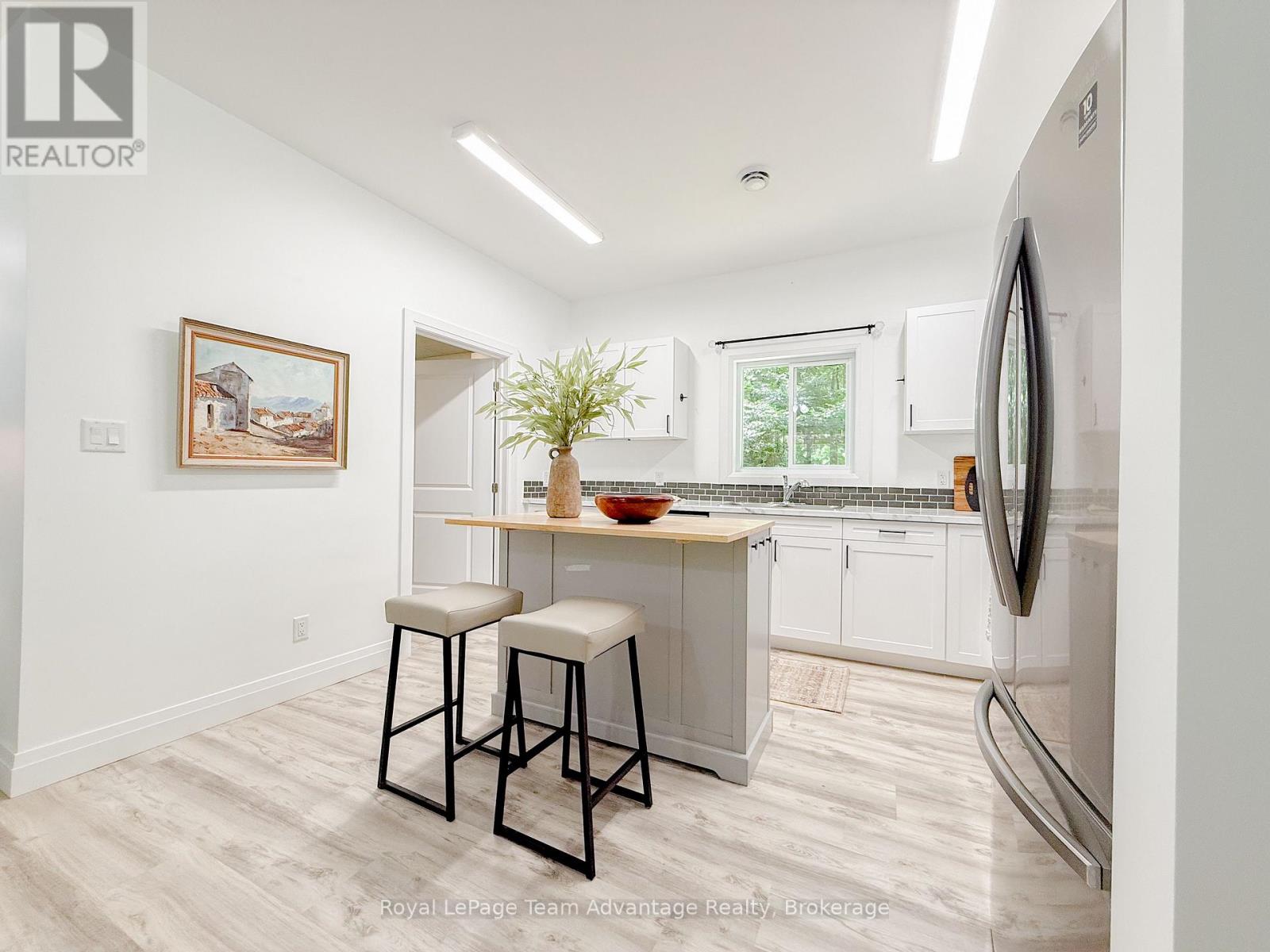 264 ALMAGUIN DRIVE - 8