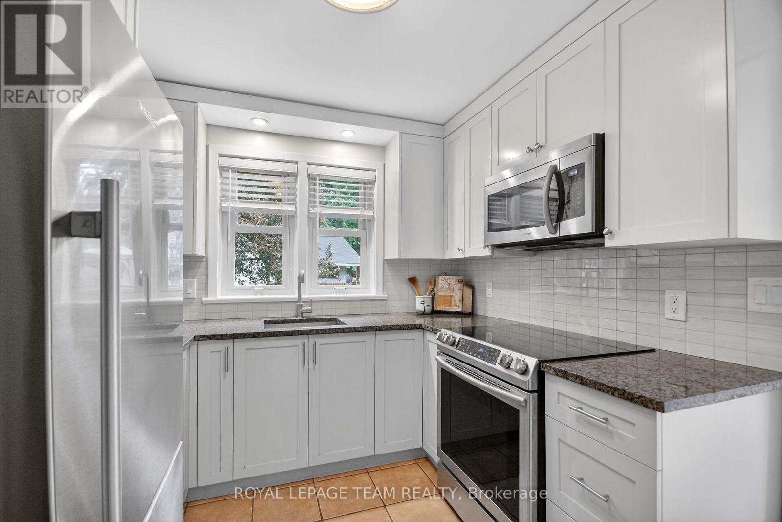 94 STRACHAN STREET - 10