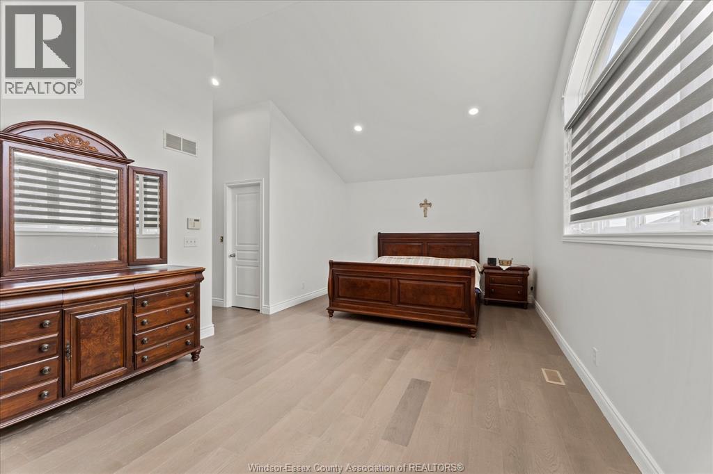 144 MECONI COURT - 18