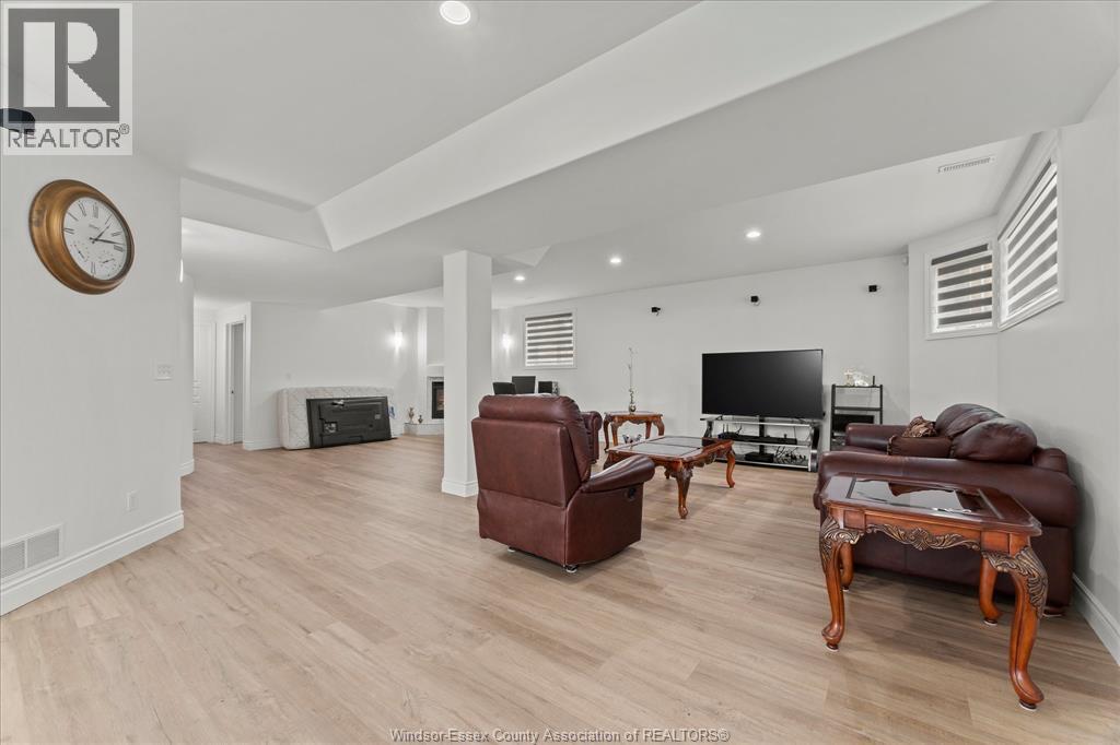 144 MECONI COURT - 24