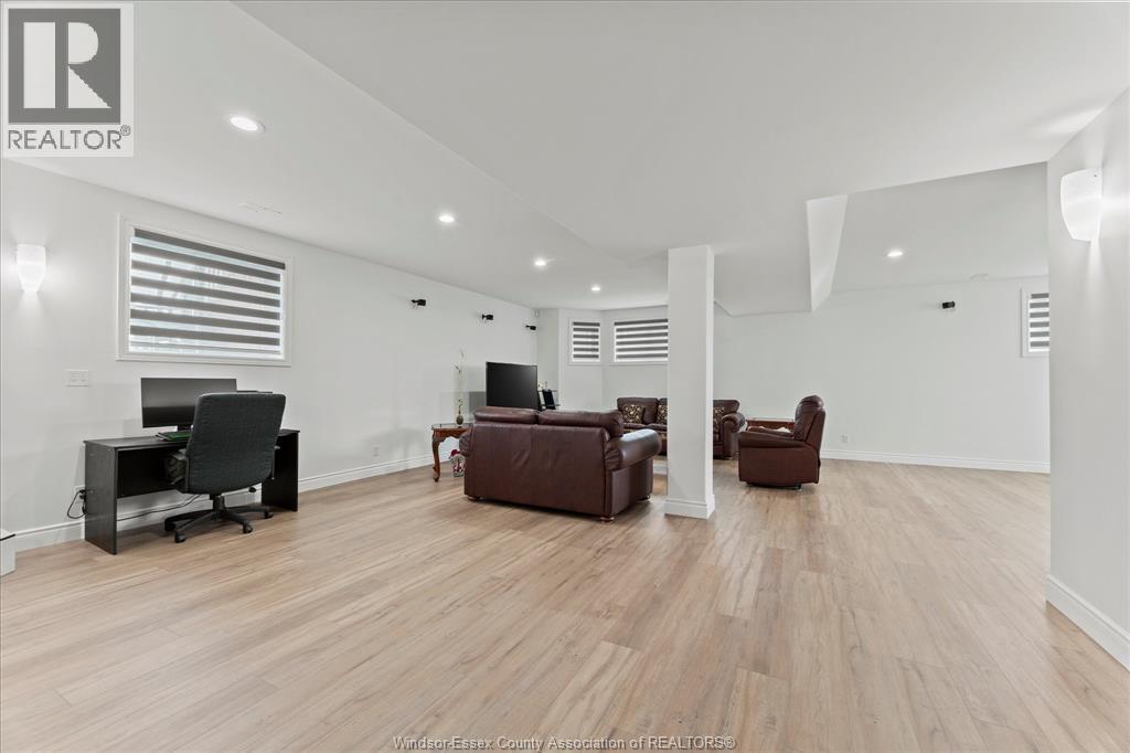 144 MECONI COURT - 26