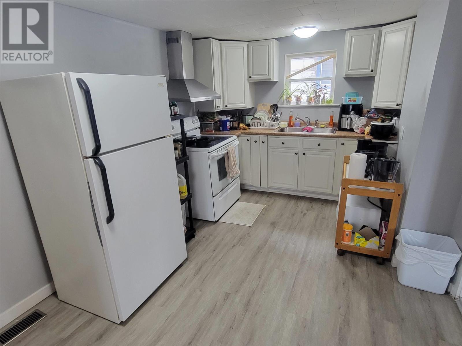 119 Grosvenor AVE - Image 2