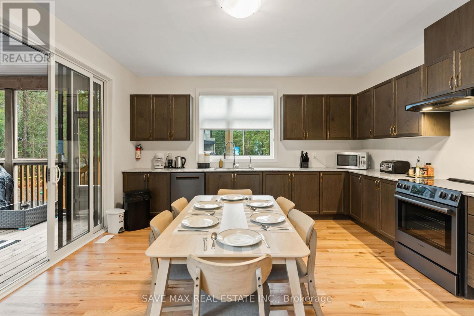 1049 GREENSVIEW DRIVE - 23