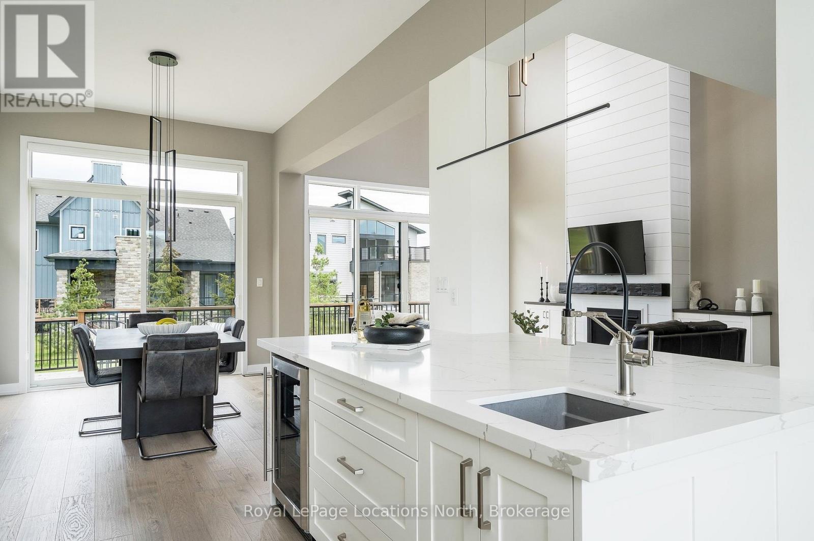 116 STONELEIGH DRIVE - 12