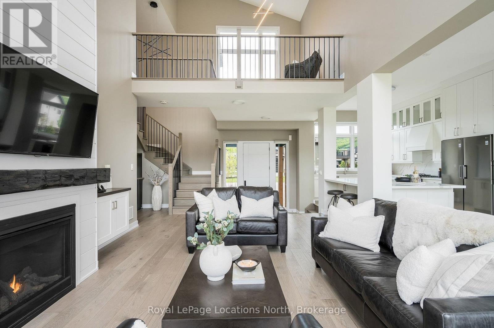 116 STONELEIGH DRIVE - 18