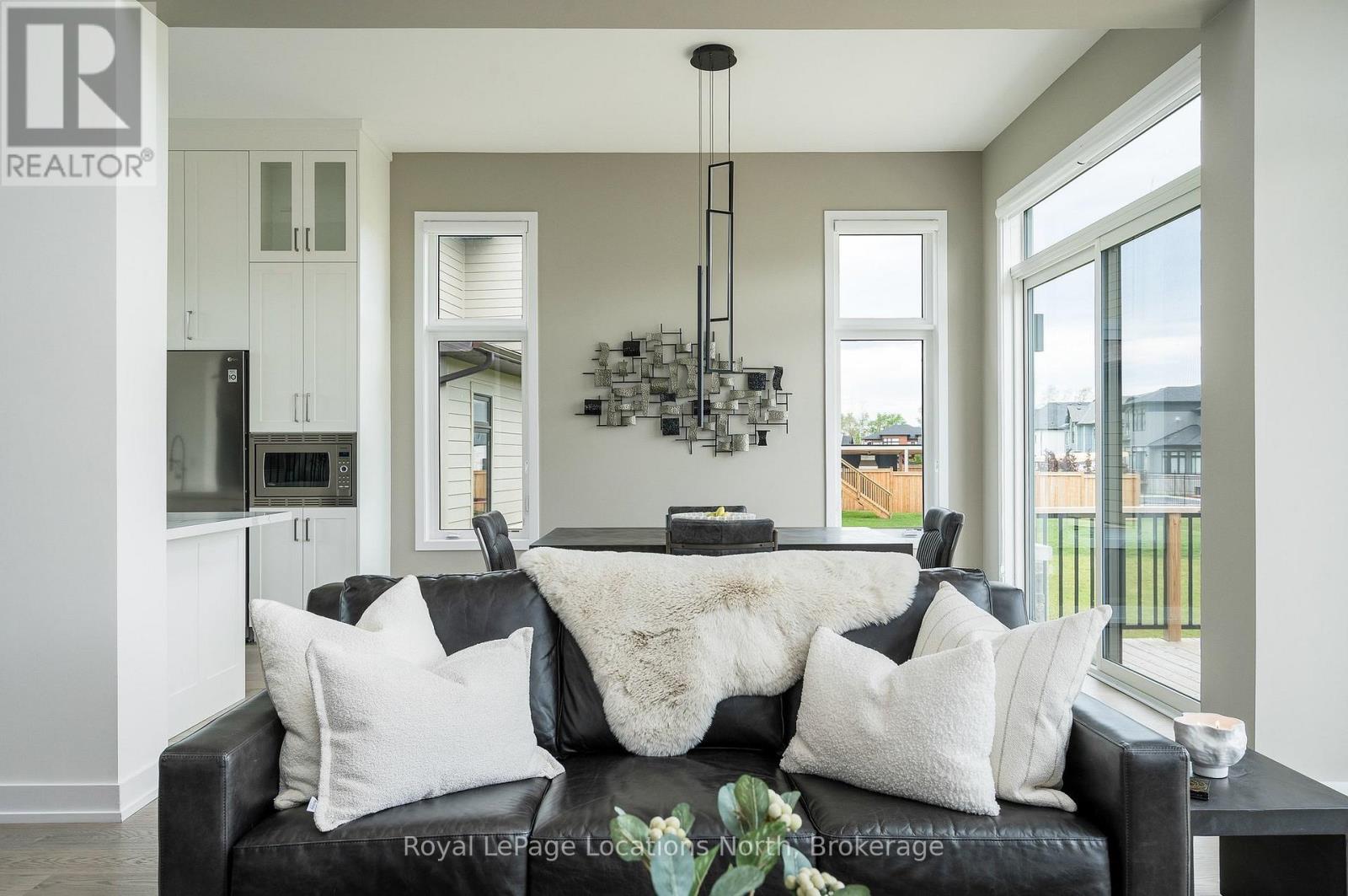 116 STONELEIGH DRIVE - 20