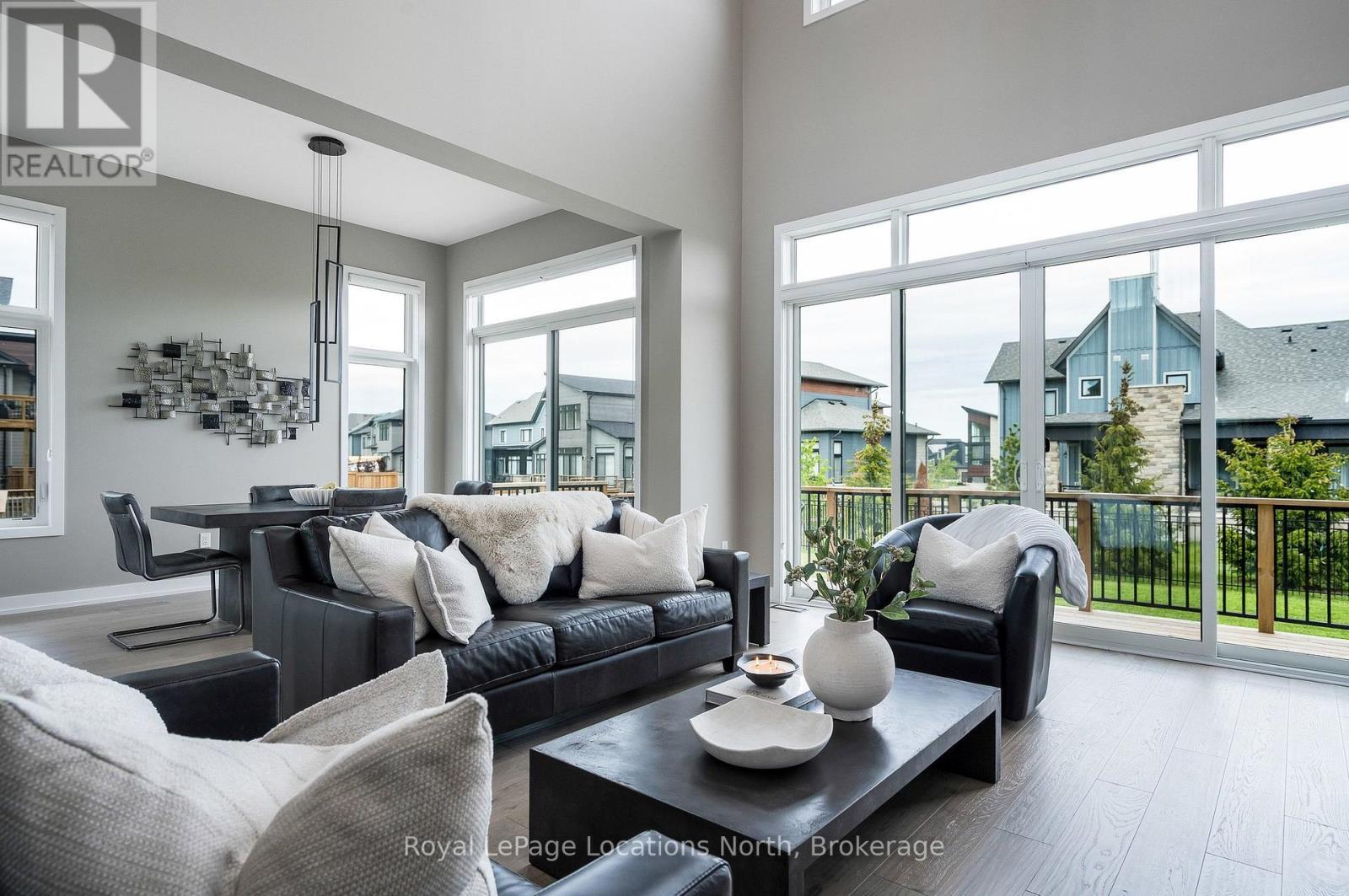 116 STONELEIGH DRIVE - 22