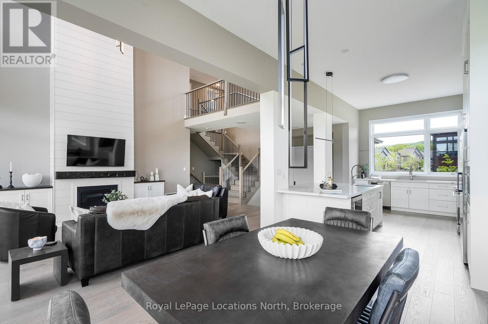 116 STONELEIGH DRIVE - 23