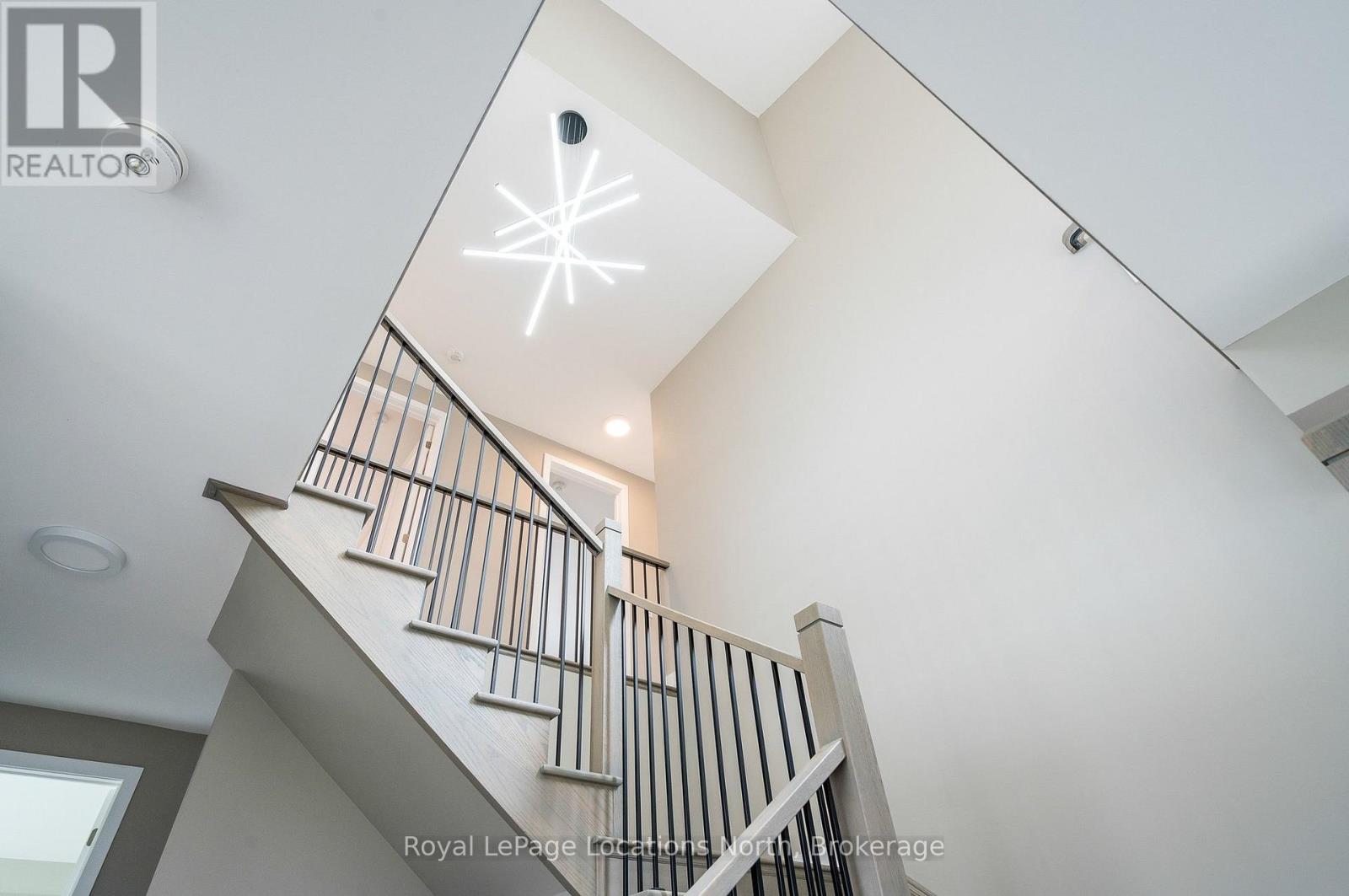116 STONELEIGH DRIVE - 31
