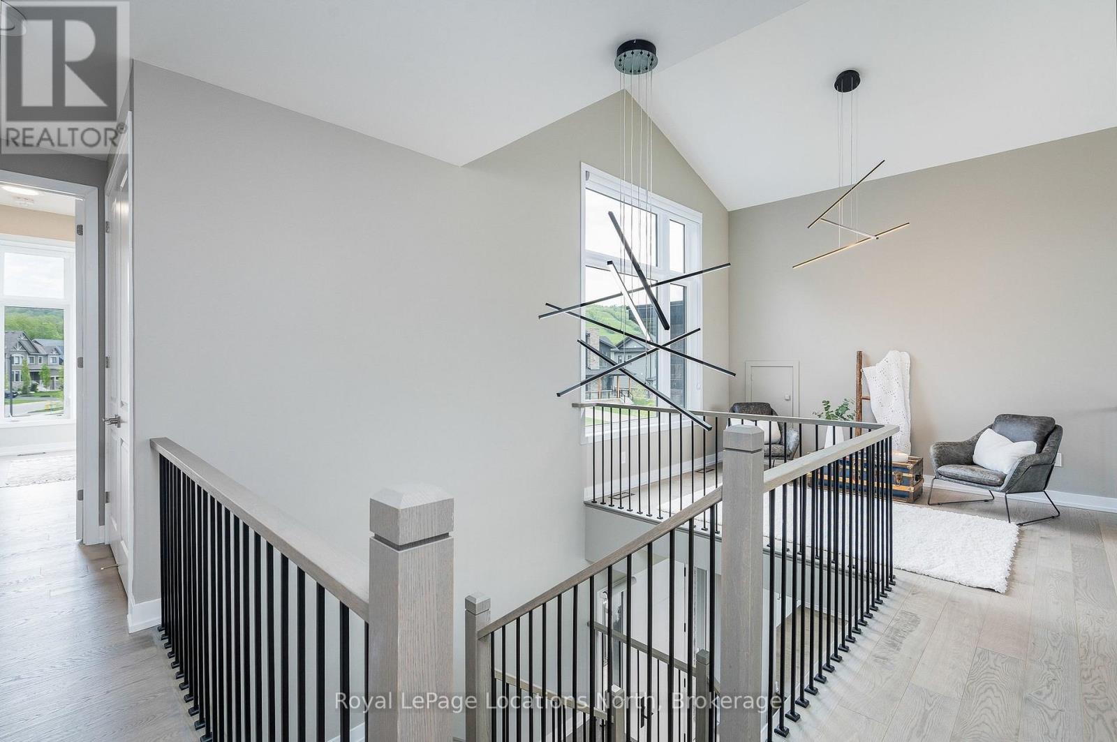 116 STONELEIGH DRIVE - 32