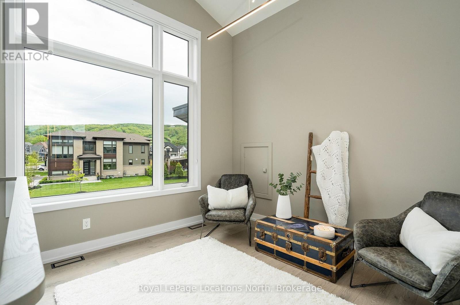116 STONELEIGH DRIVE - 33