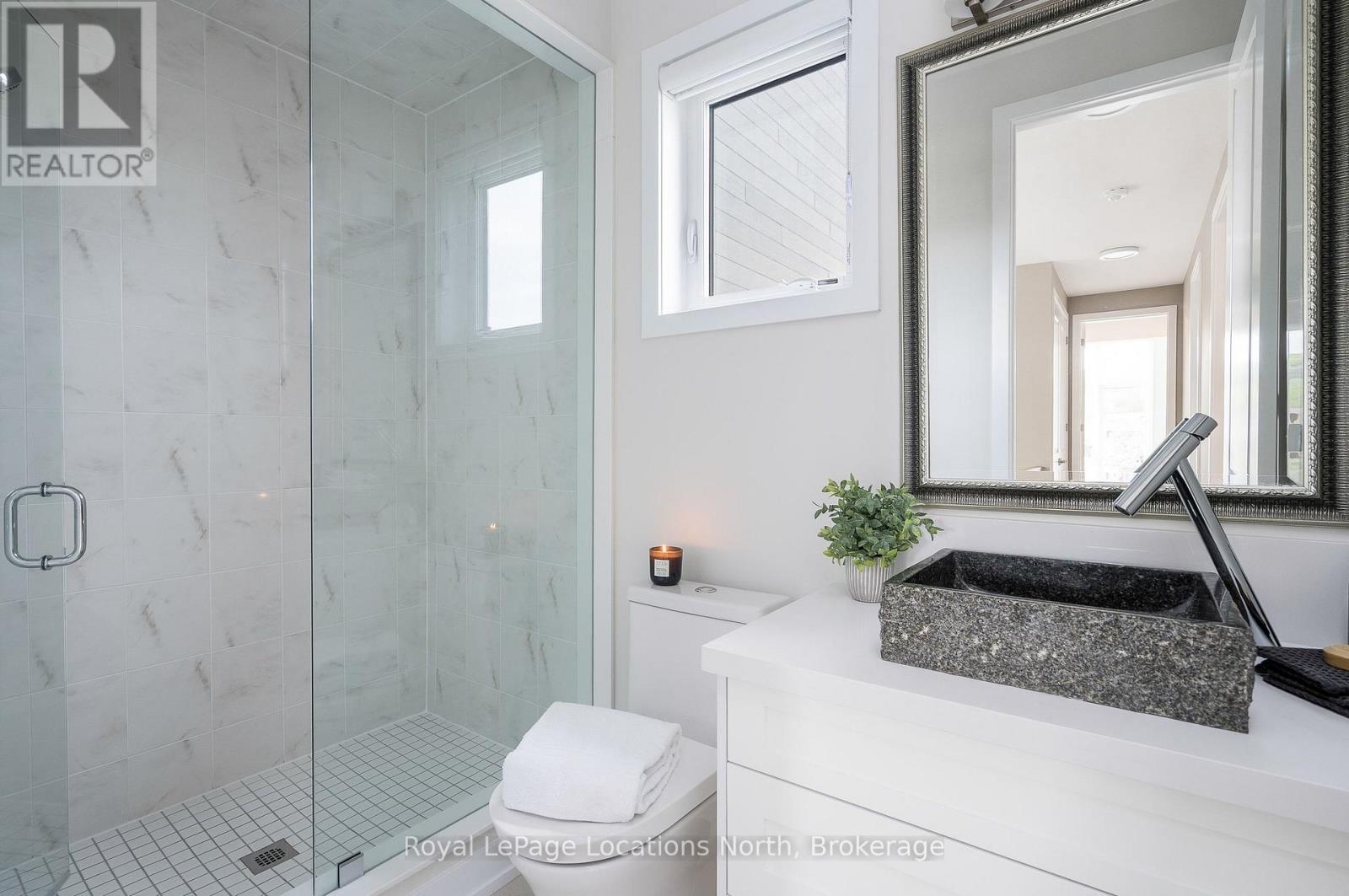 116 STONELEIGH DRIVE - 35