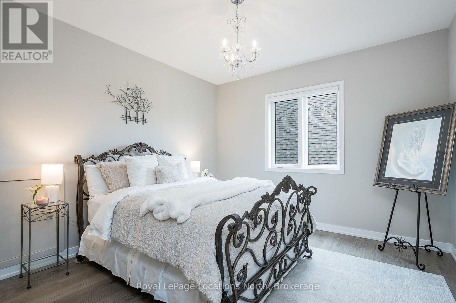 116 STONELEIGH DRIVE - 36