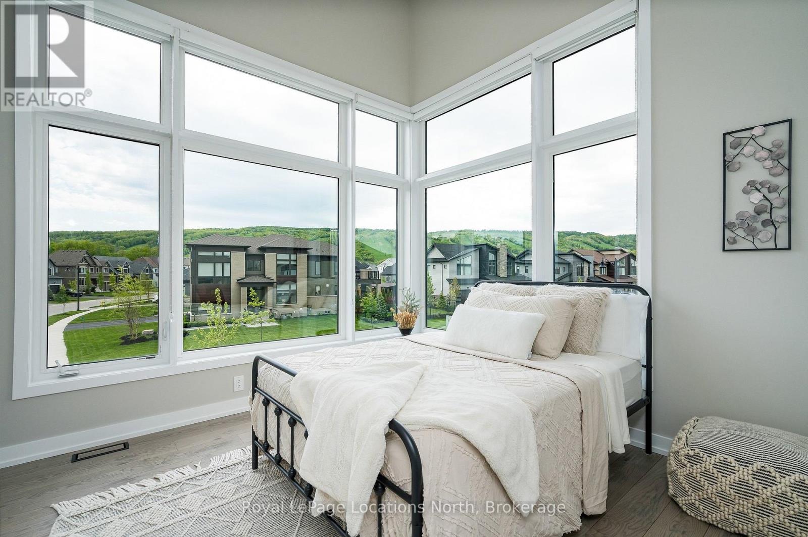 116 STONELEIGH DRIVE - 38