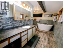 1525 Highway 3 / 95 Highway, Yahk, BC V0B2P0 Photo 14