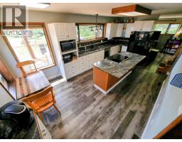 Living room - 1525 Highway 3 / 95 Highway, Yahk, BC V0B2P0 Photo 10