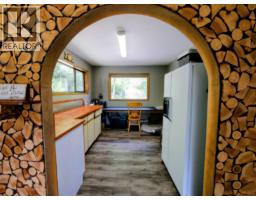 Mud room - 1525 Highway 3 / 95 Highway, Yahk, BC V0B2P0 Photo 9