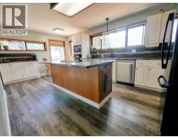Kitchen - 1525 Highway 3 / 95 Highway, Yahk, BC V0B2P0 Photo 11