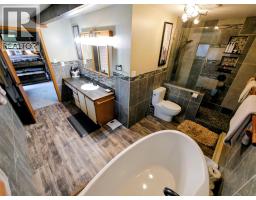 1525 Highway 3 / 95 Highway, Yahk, BC V0B2P0 Photo 15