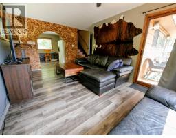 2pc Bathroom - 1525 Highway 3 / 95 Highway, Yahk, BC V0B2P0 Photo 8