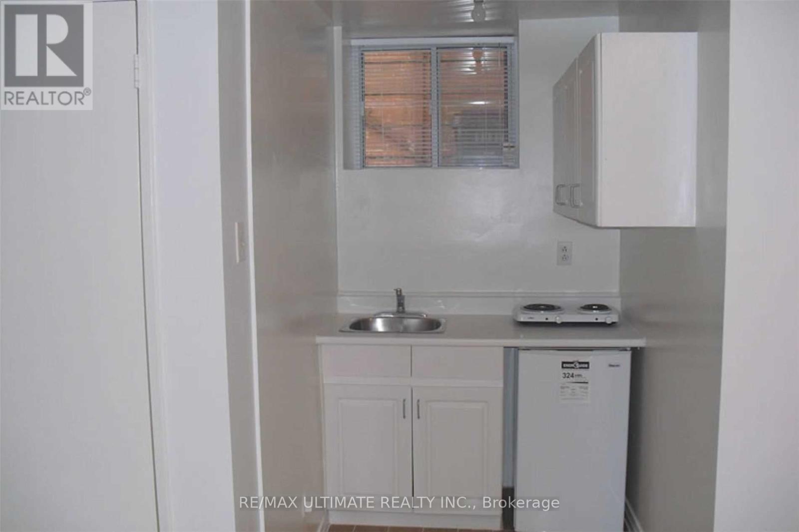 93 SPADINA ROAD - 13