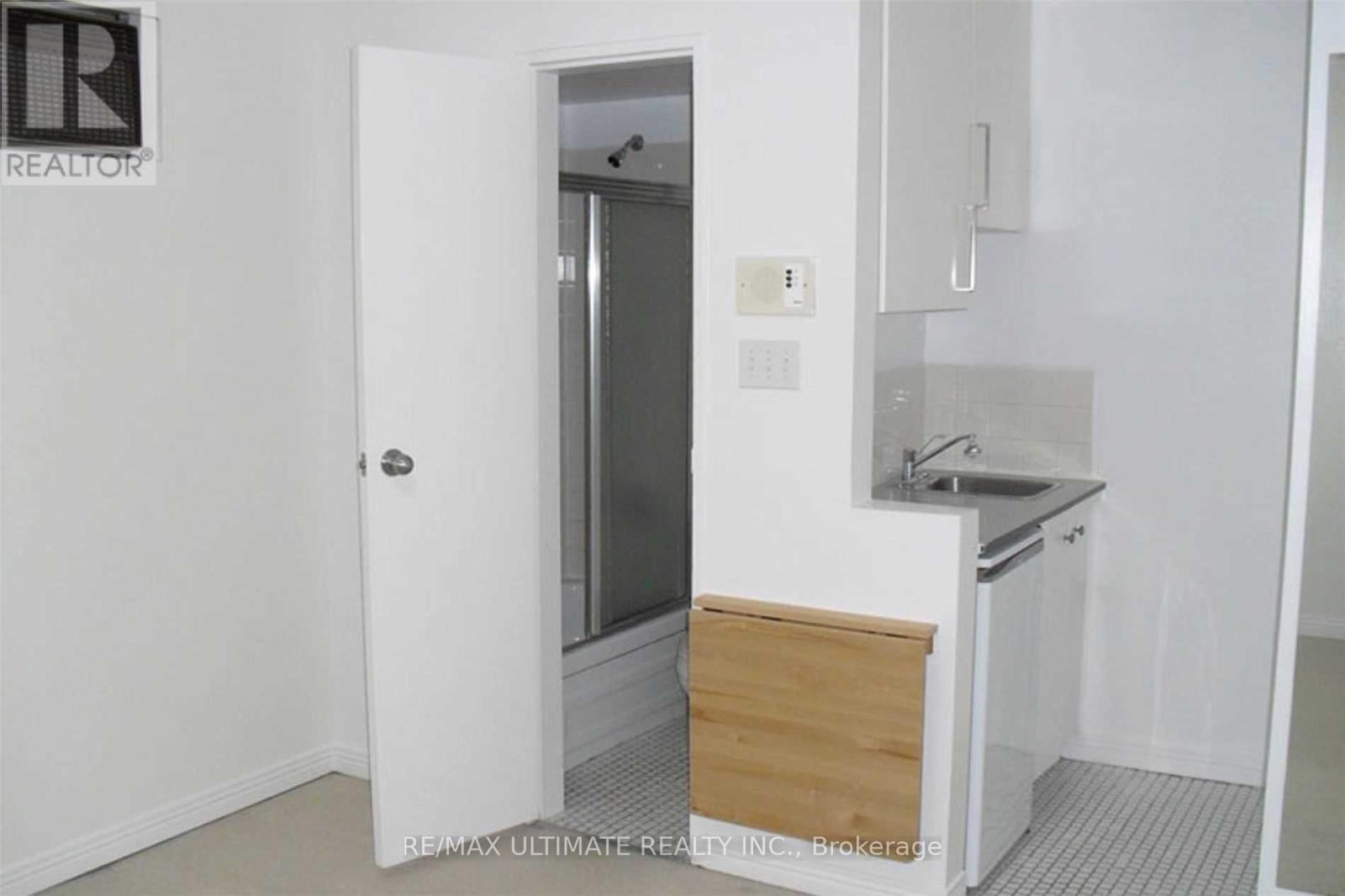 93 SPADINA ROAD - 22
