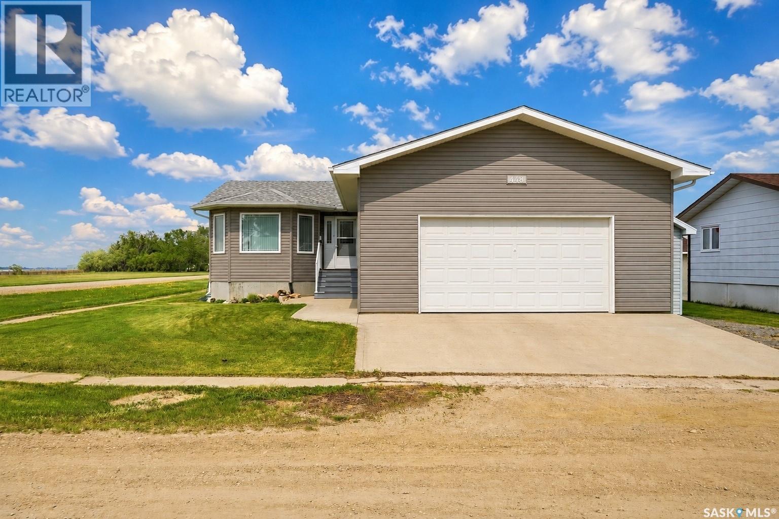 448 Martin CRESCENT