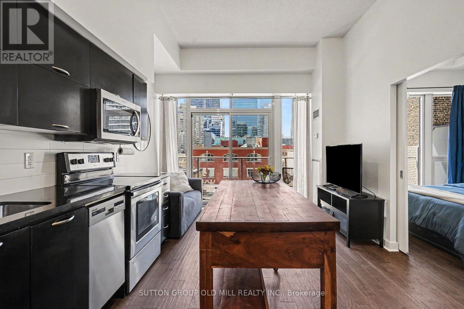 #713 126 SIMCOE STREET - 10