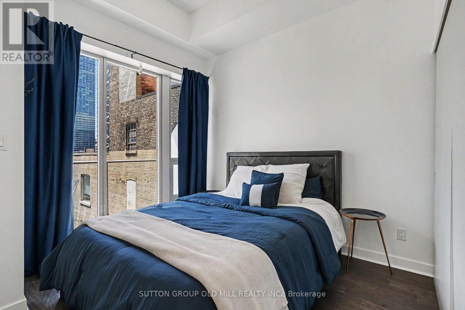 #713 126 SIMCOE STREET - 11