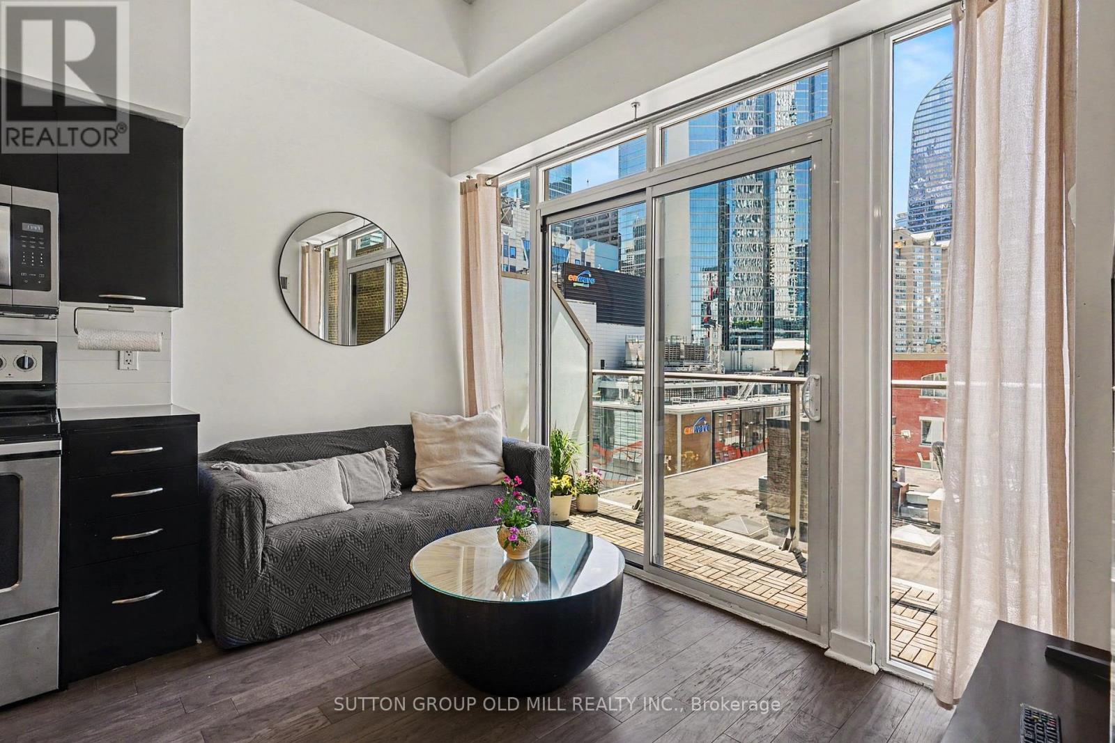 #713 126 SIMCOE STREET - 7