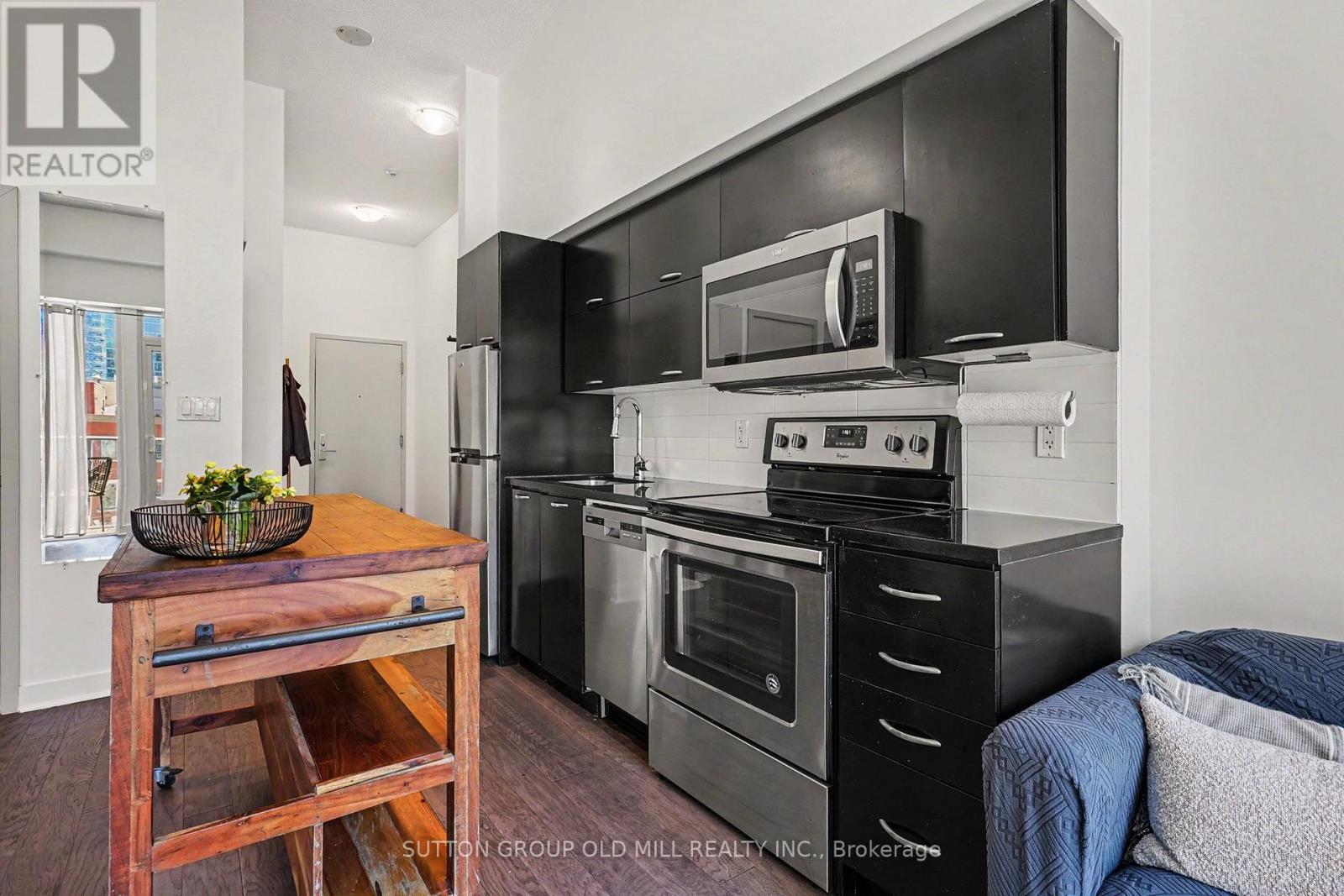 #713 126 SIMCOE STREET - 8