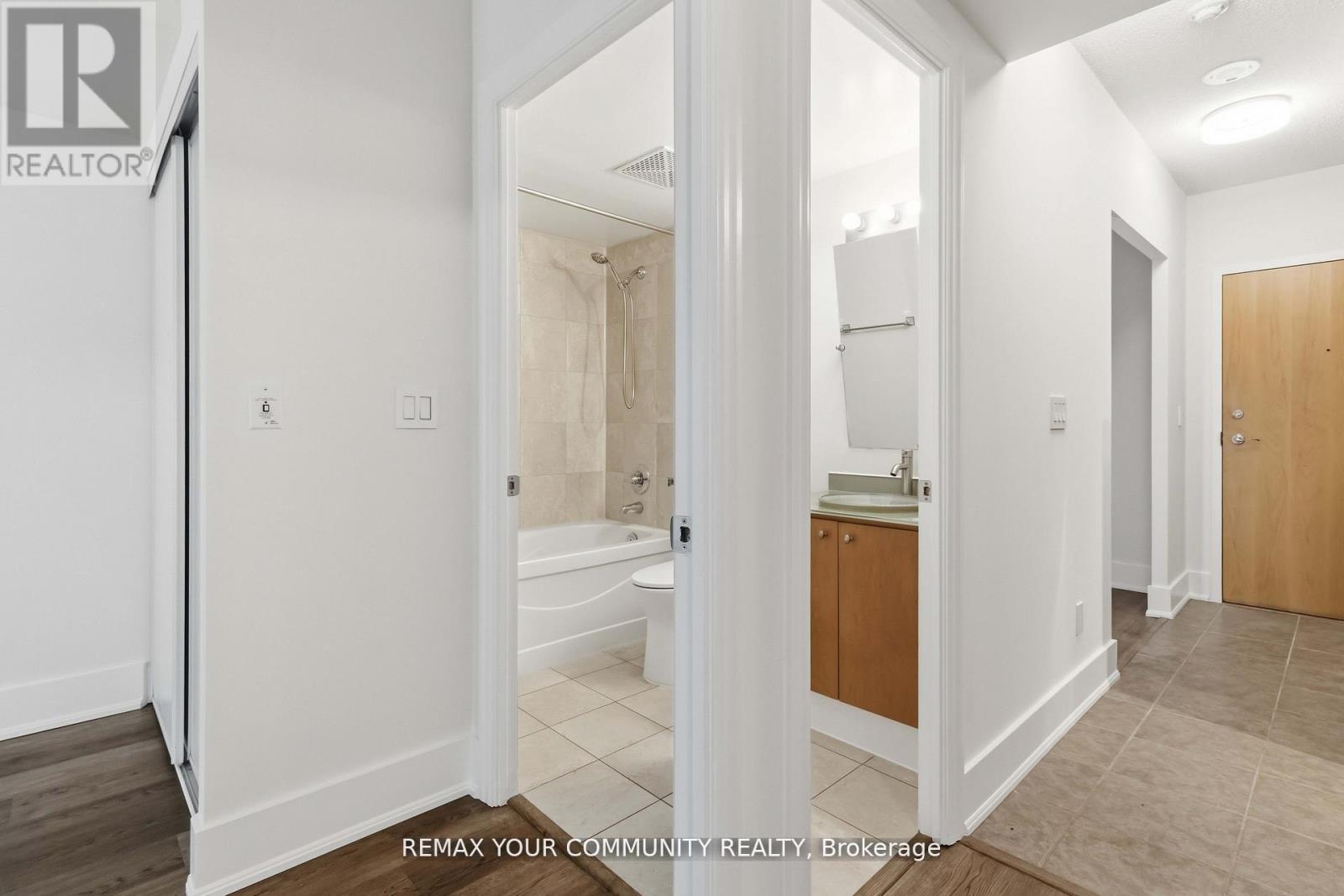 #606 8 SCOLLARD STREET - 26