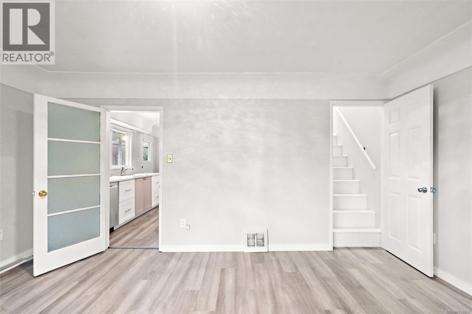 #3020 3022 Donald St - 4