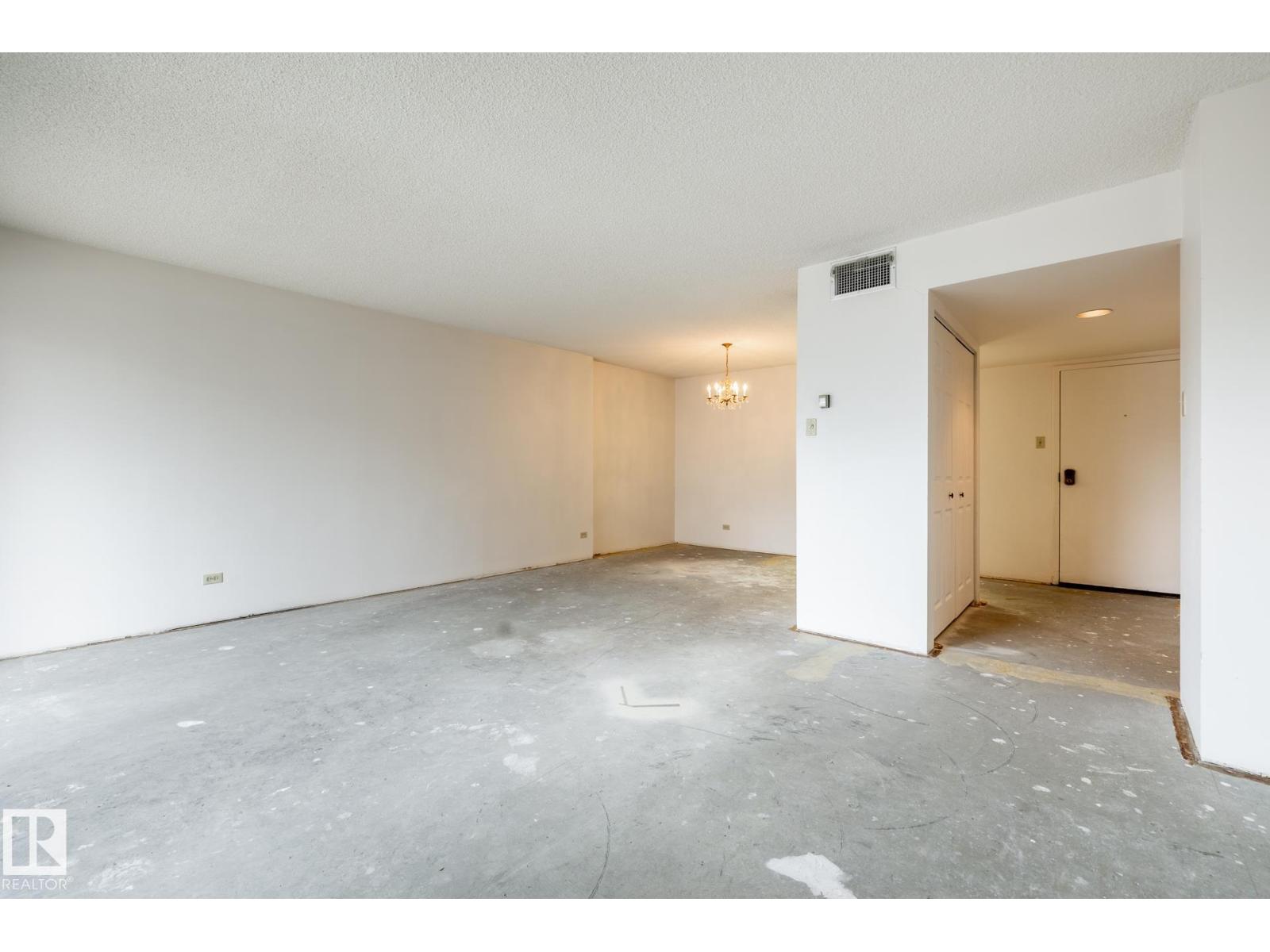 #402 11027 87 AV NW - 13