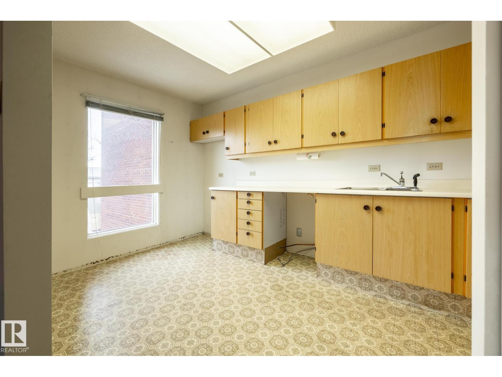 #402 11027 87 AV NW - 41