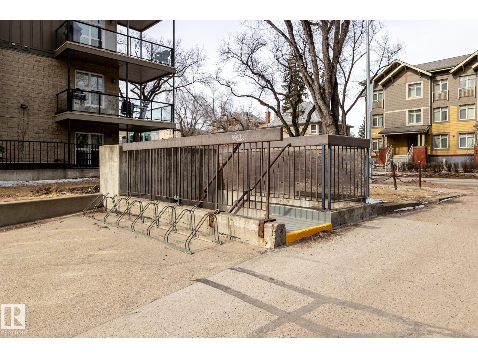 #402 11027 87 AV NW - 72