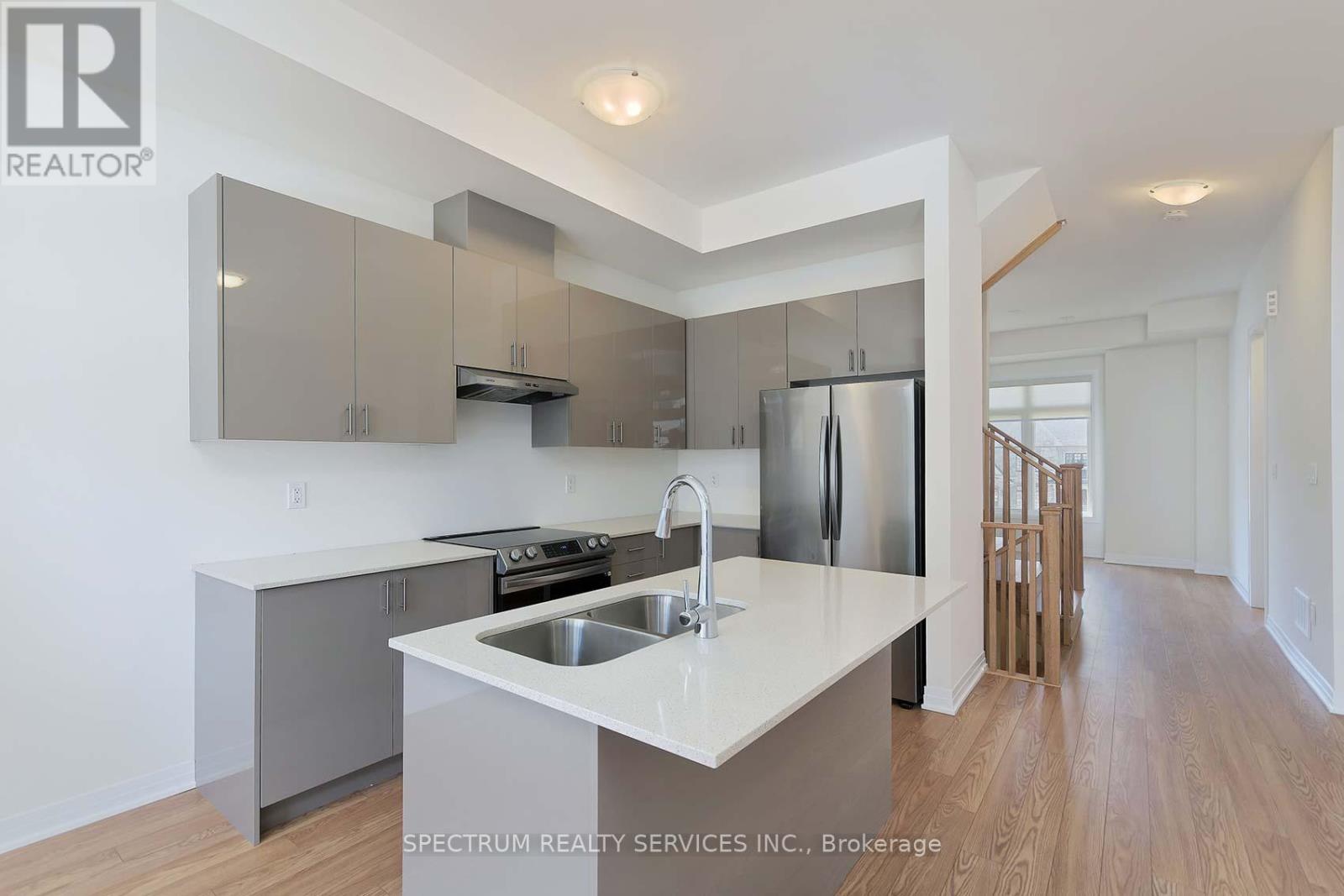 176 DE LA ROCHE DRIVE - 13
