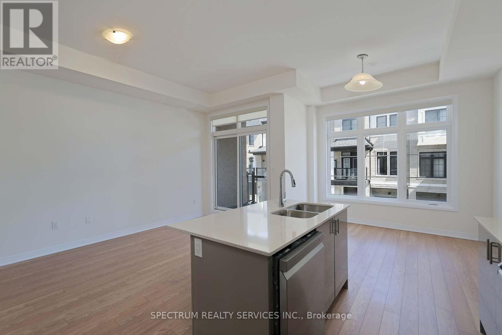 176 DE LA ROCHE DRIVE - 14